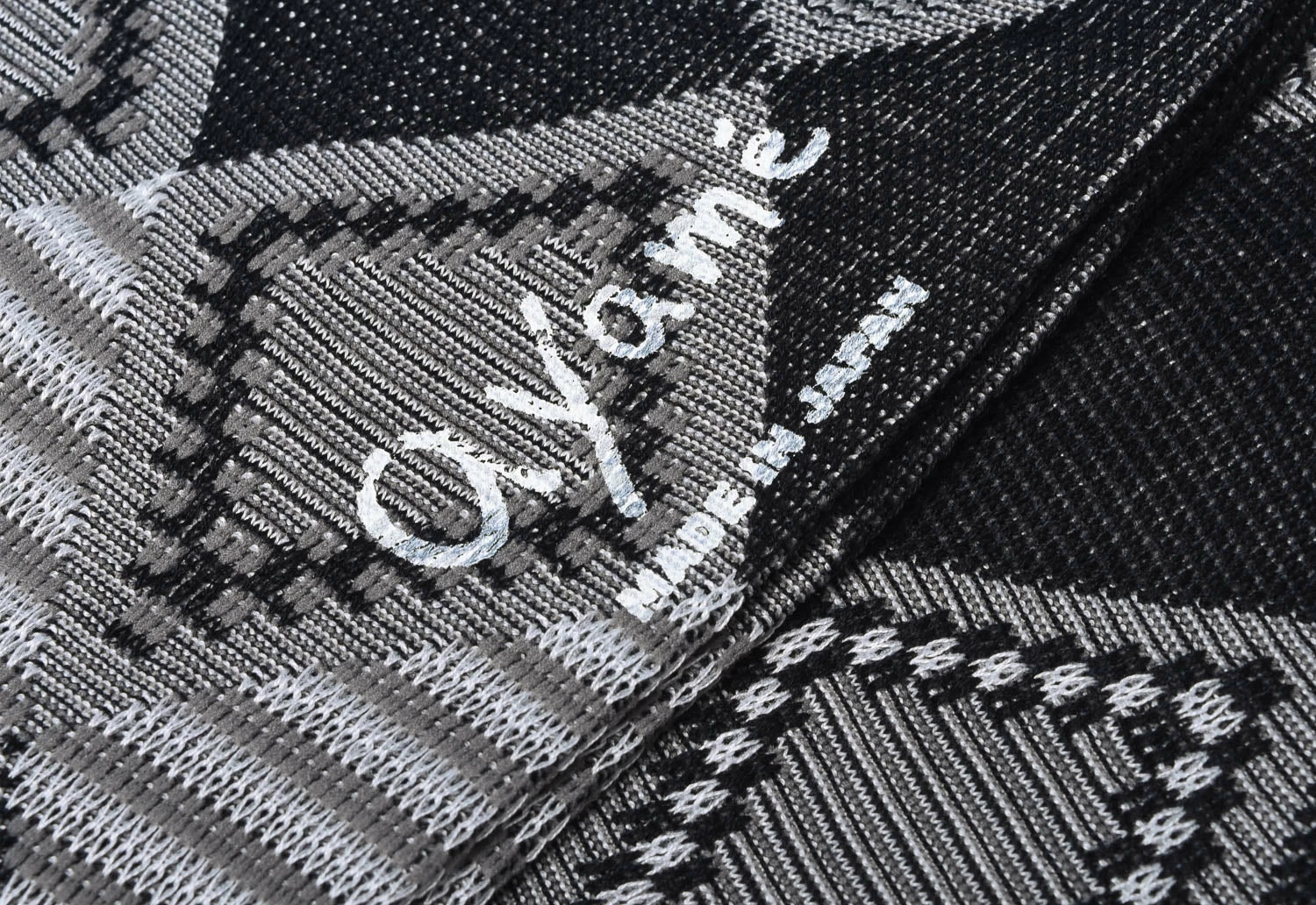 AYAME MARBLE YARN SOCKS - B&W - Image 4