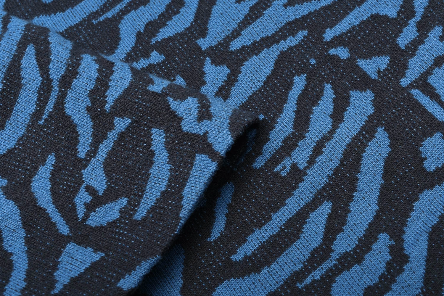 LEVI'S VINTAGE CLOTHING 1960'S JACQUARD TEE ABSTRACT - BLACK AND BLUE - Image 3