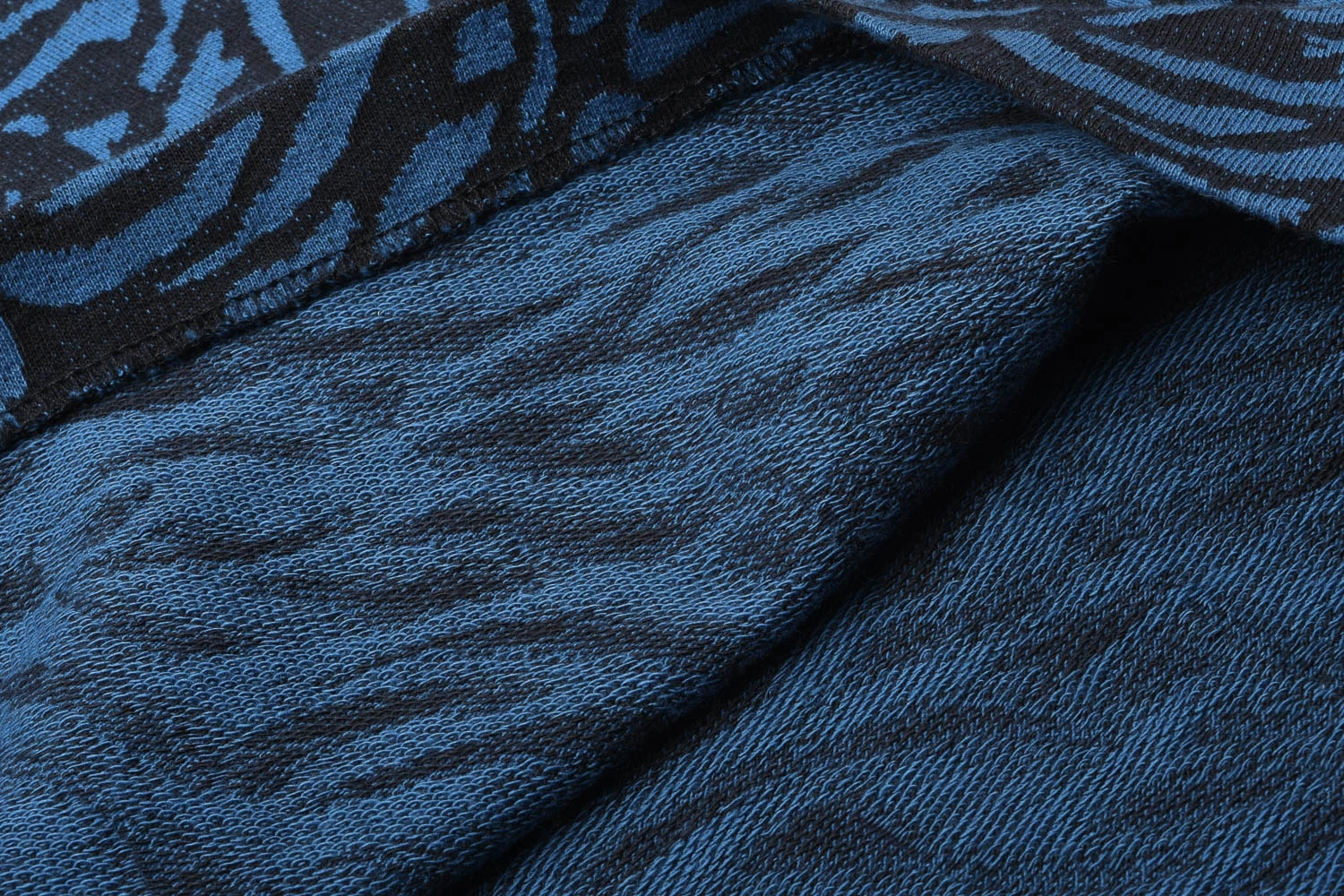 LEVI'S VINTAGE CLOTHING 1960'S JACQUARD TEE ABSTRACT - BLACK AND BLUE - Image 4